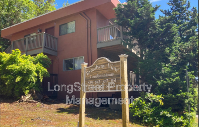 851 SW BROADWAY DR